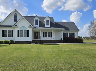 1642 Timberlake Dr, Clinton, NC 28328
