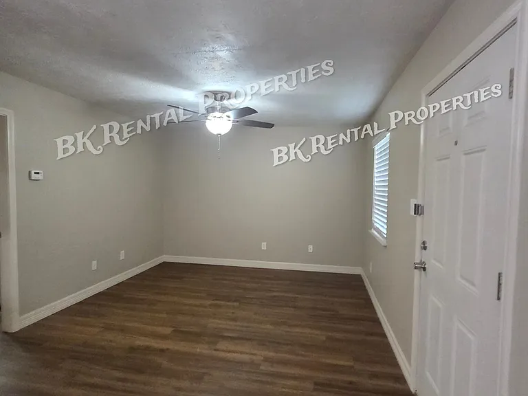 1438 Hayes Rd — Photo 2