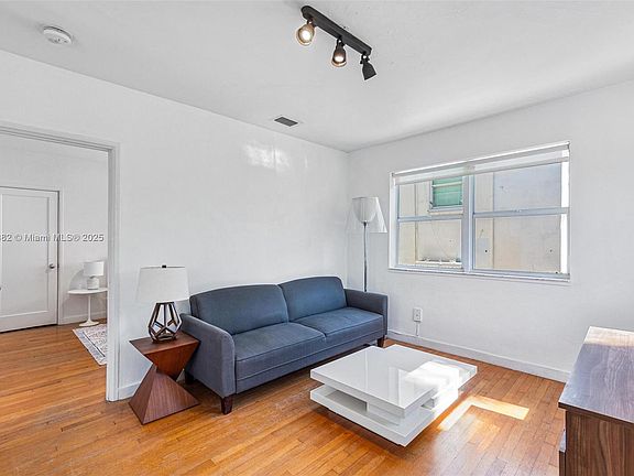 4th image of 4015 N Meridian Ave APT 6