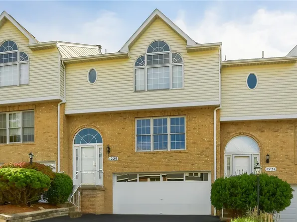 1229 Elm Dr, Oakdale, PA 15071