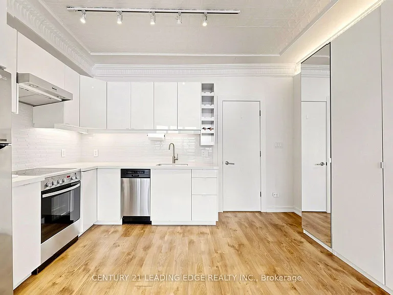 679 Woodbine Ave #MAIN — Photo 8
