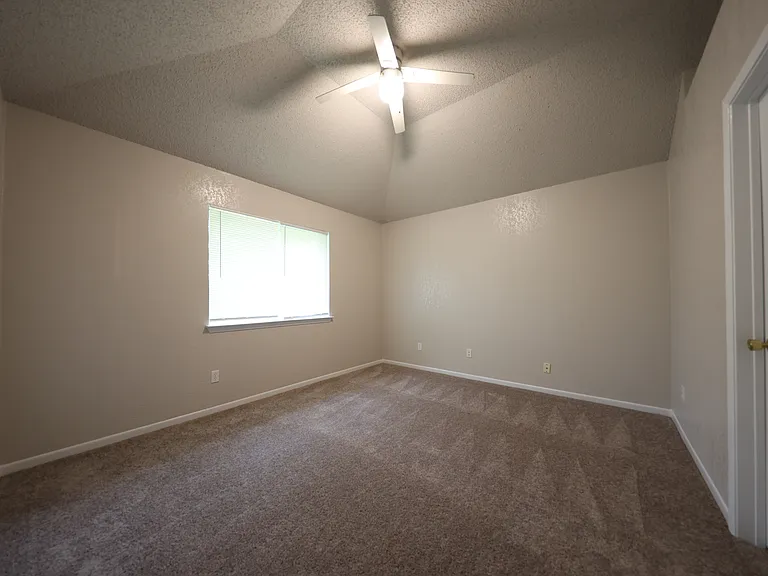 1702 Clairidge Ave — Photo 13