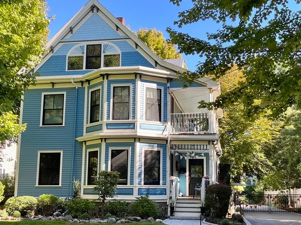 12 Norwood St, Winchester, MA 01890