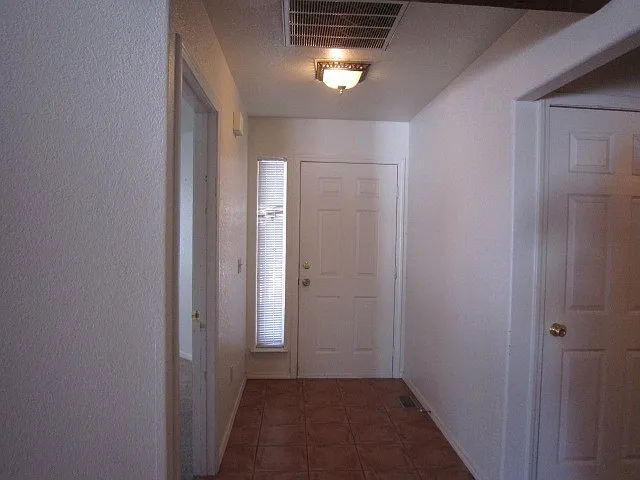 Building Photo - 360 E Golf Pl #B