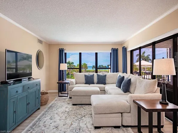 4451 Gulf Shore BLVD N #301, NAPLES, FL 34103