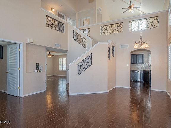 5th image of 527 Longleaf Pl