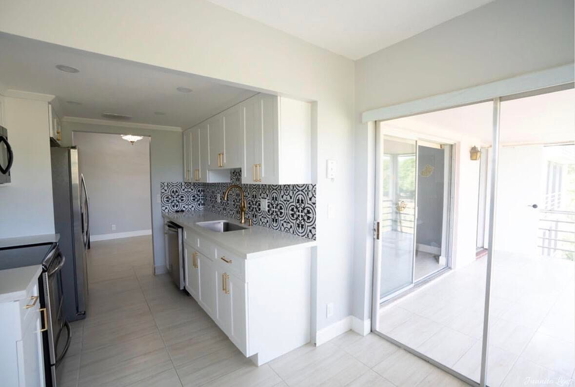 8002 Lagos De Campo Boulevard #B306