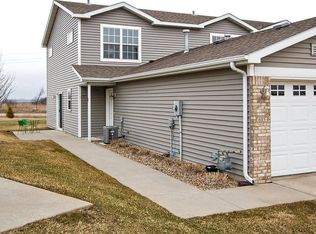 615 Pointe Ct SW, Rochester, MN 55902