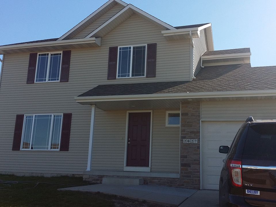 1st image of 2027 NW Lakeside Dr