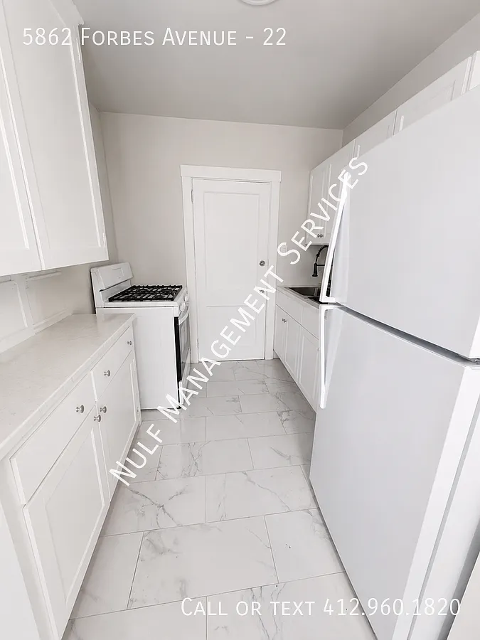 1 bath Studio in Squirrel Hill — Photo 2