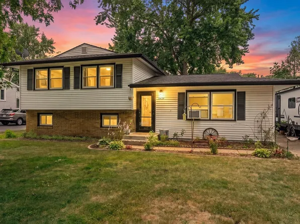 2428 Pioneer Dr, Beloit, WI 53511
