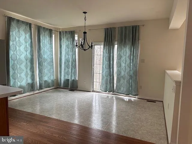 2198 Oak Forest Dr — Photo 3