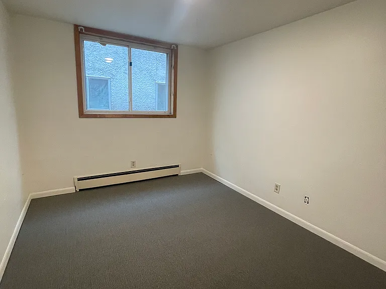 418 7th St SE #101 — Photo 8