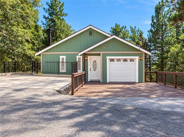 30979 Summit Dr, Running Springs, CA 92382