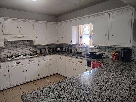 3rd image of 1625 SW 70th St