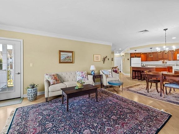 5th image of 490 Main St Unit 205