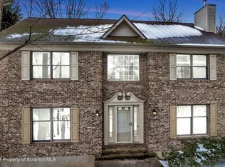 100 Nikelle Ln, Clarks Summit, PA 18411