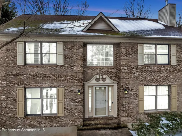 100 Nikelle Ln, Clarks Summit, PA 18411