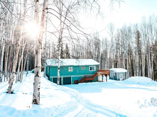 935 Windflower Ln, Fairbanks, AK 99712