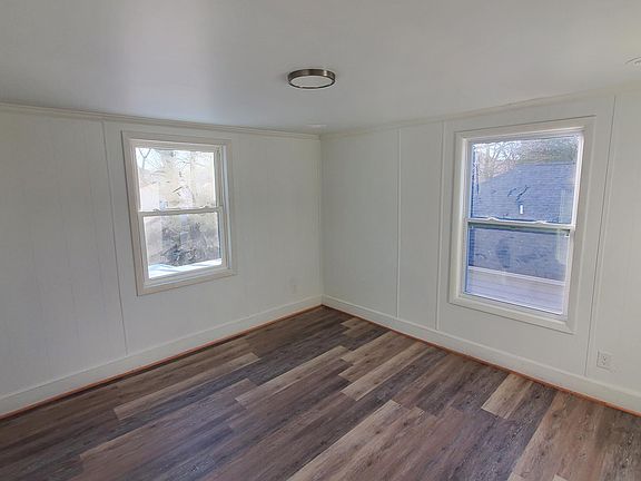 5th image of 221 Wadsworth St