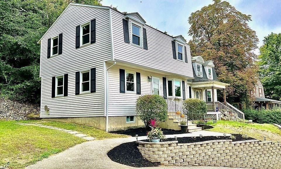 1st image of 307 Salem St #2