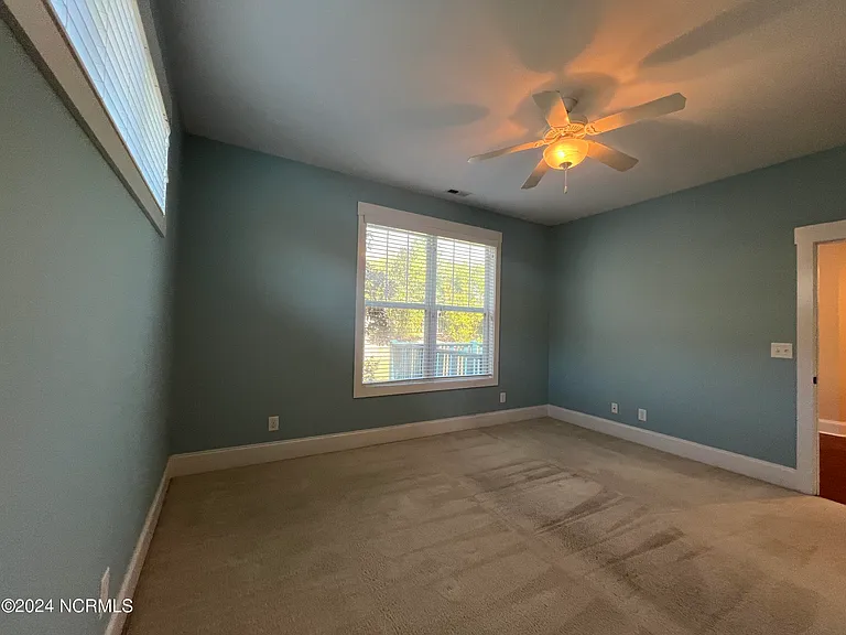 1211 Daisy Ct — Photo 14