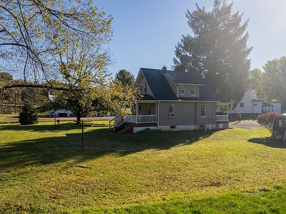 3rd image of 102 Sandy Way