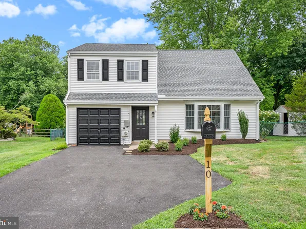 10 Meadowlark Ln, Horsham, PA 19044