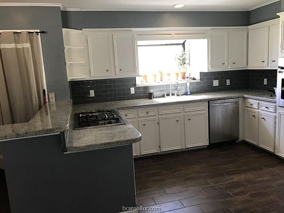 3rd image of 2701 Teakwood Ct