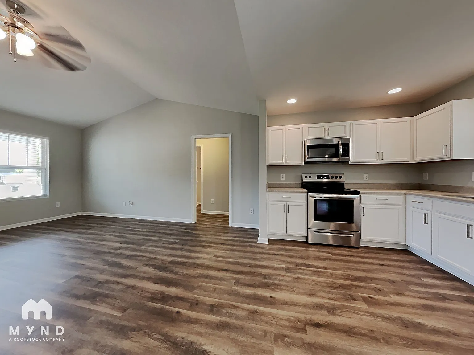 3 bed, 2.0 bath, 1300 sqft, $1,725 — Photo 2