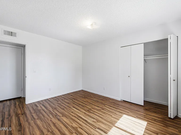 436 W Clark St #202 — Photo 14