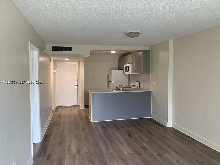 16465 NE 22nd Ave #511 — Photo 4
