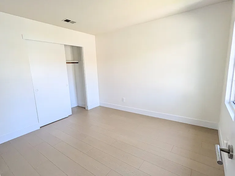 604 Pemberton Ln — Photo 10