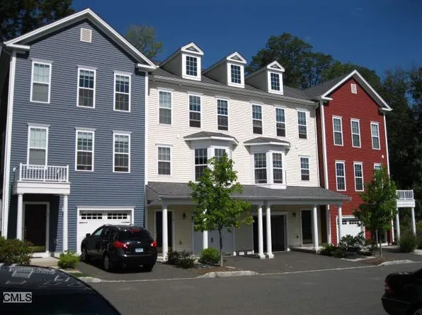 11 Brinscall Ct, Danbury, CT 06810