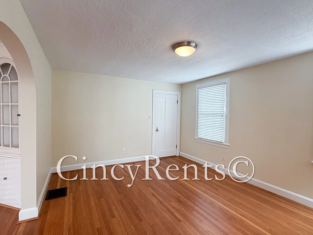 3434 Aultview Avenue 1- Spacious 2bd 1ba apt home with garage! Walk to Ault Park at Hyde Park — Photo 4