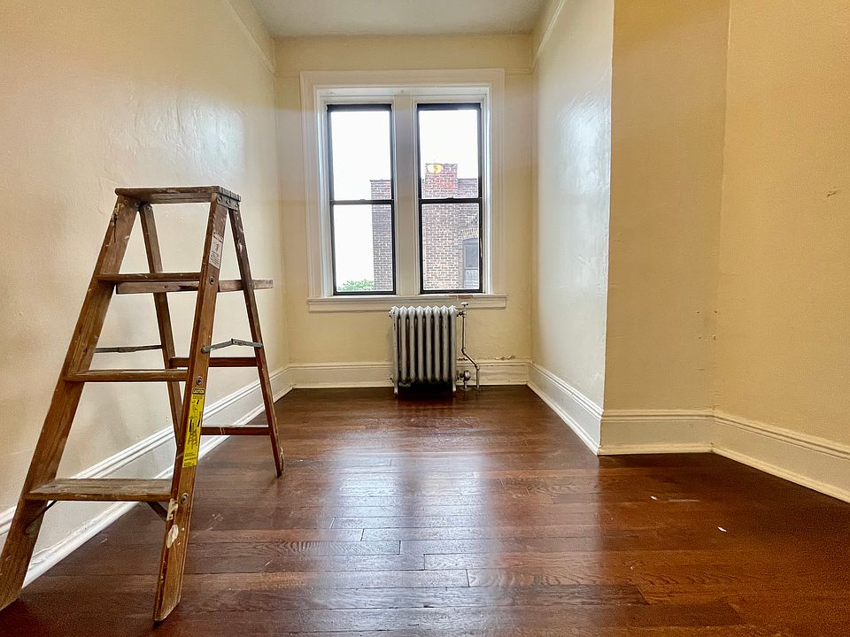 2nd image of 509 47th St #45E