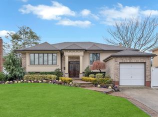 941 Kilmer Ln, Valley Stream, NY 11581