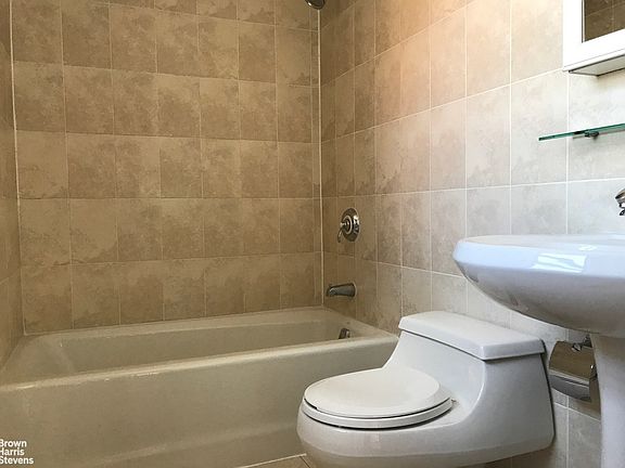 5th image of 2716 41st Ave APT 7C