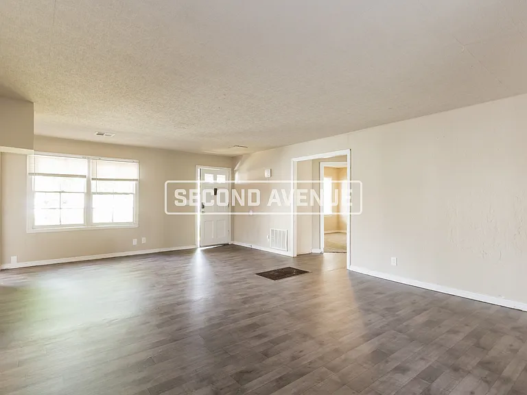 4628 SE 27th St — Photo 2