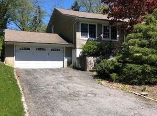 9 The Poplars, Roslyn, NY 11576