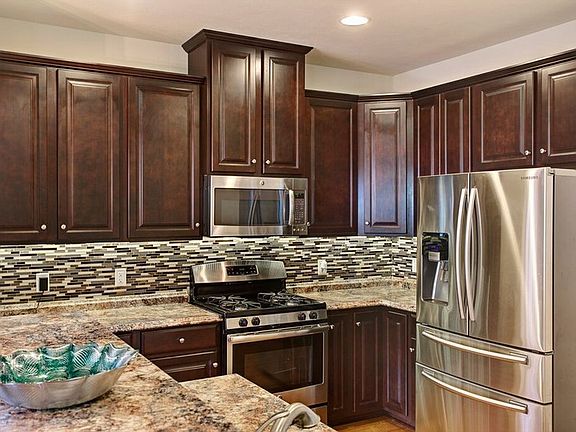 5th image of 8005 Hinsdale Ln
