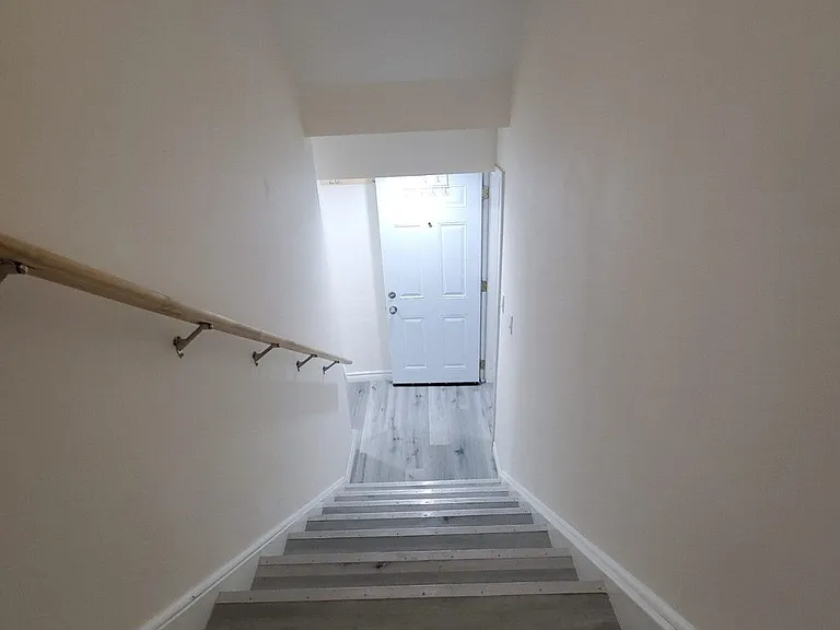 289 Middleton Ave #LOWER — Photo 9