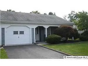 35 Normanton Ave photo 1