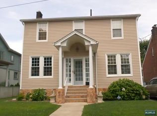 3 Drury Ln, Fort Lee, NJ 07024