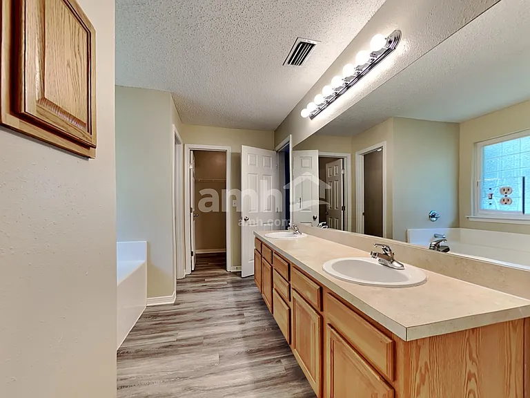 9215 Hawkeye Dr — Photo 11