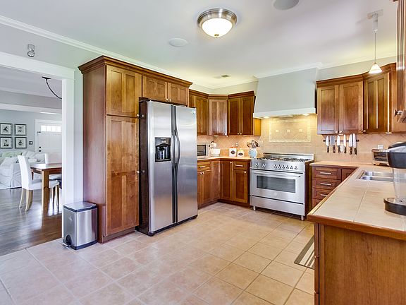 5th image of 1645 E Villa St