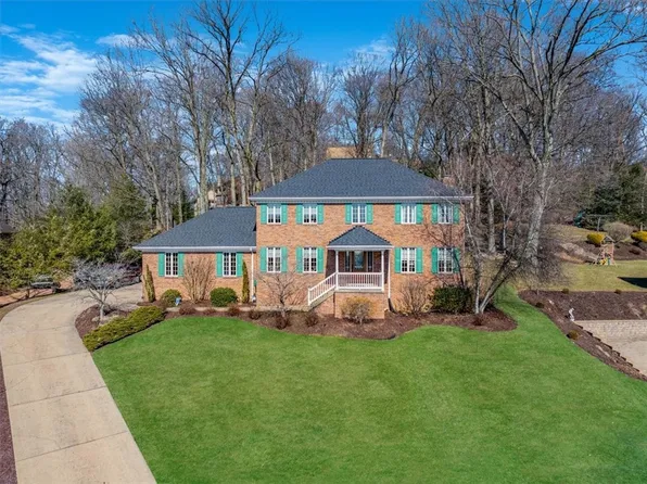 724 Acorn Ln, Clairton, PA 15025