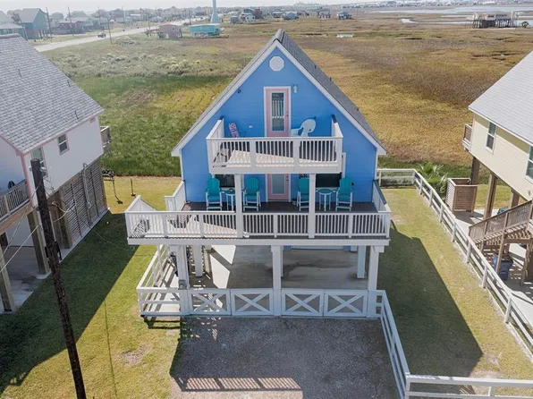 215 Sea Oats Drive, Surfside Beach, TX 77541
