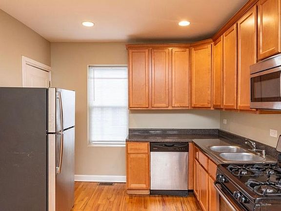 4th image of 1509 W Albion Ave APT 1