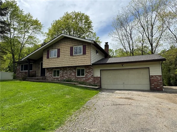 9584 Auburn Rd, Chardon, OH 44024